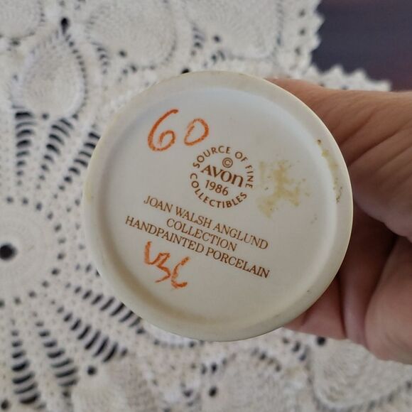 Vintage 1986 Avon Joan Walsh Anglund Porcelain Figurine - Picture 6 of 6